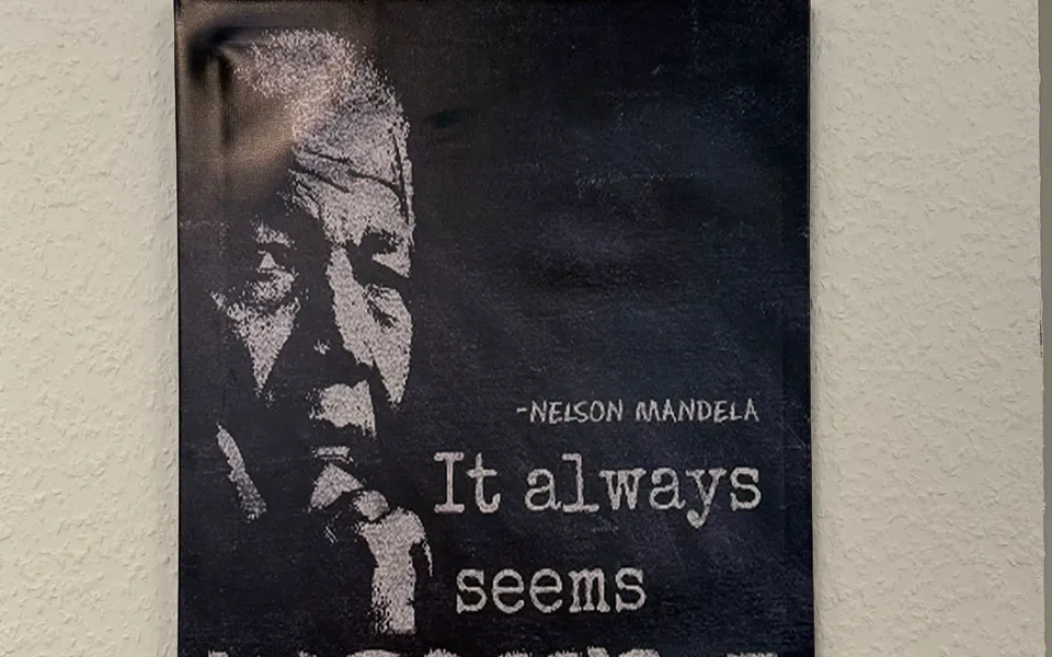 Motivationsposter an der Wand der Fahrschule Cassel Drive